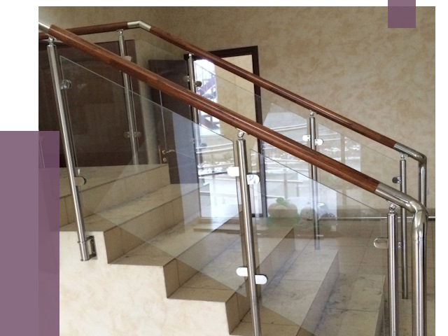 Комбинированные перила из металла и дерева в Ялуторовске