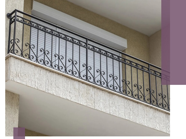 Балконные ограждения из металла и стекла в Ялуторовске для домов