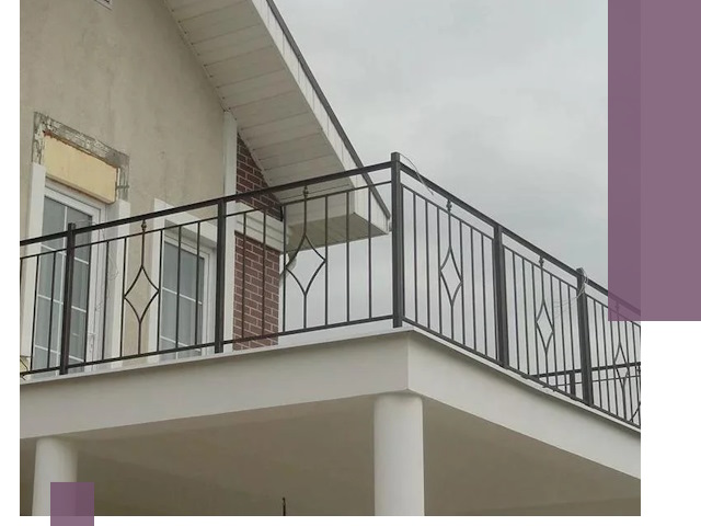 Изготовление балконных ограждений в Ялуторовске из металла и стекла