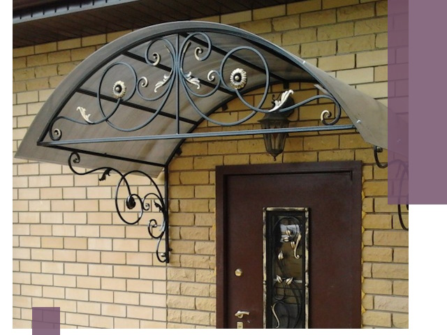 Изготовление козырьков из металла под ключ в Ялуторовске