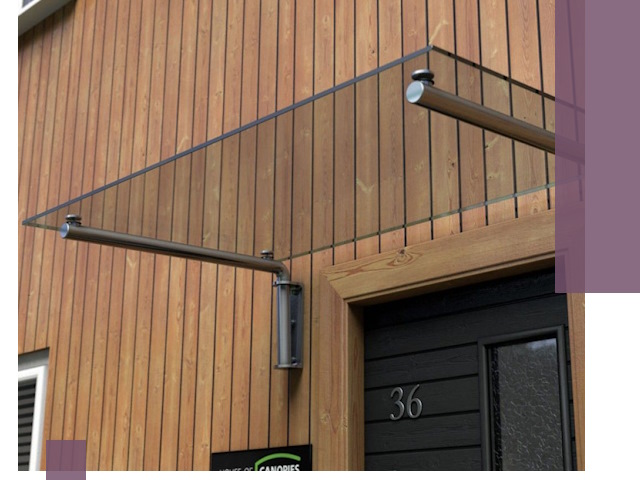 Стеклянные козырьки на входы и фасады в Ялуторовске